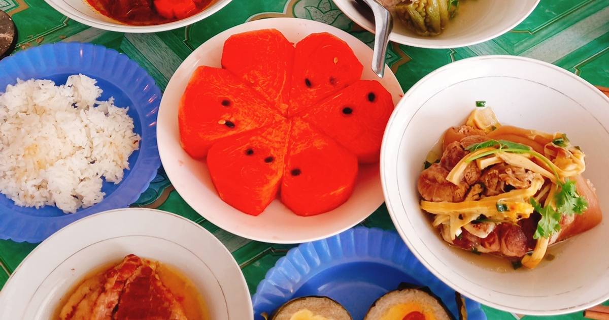 Mâm cơm rước ông bà