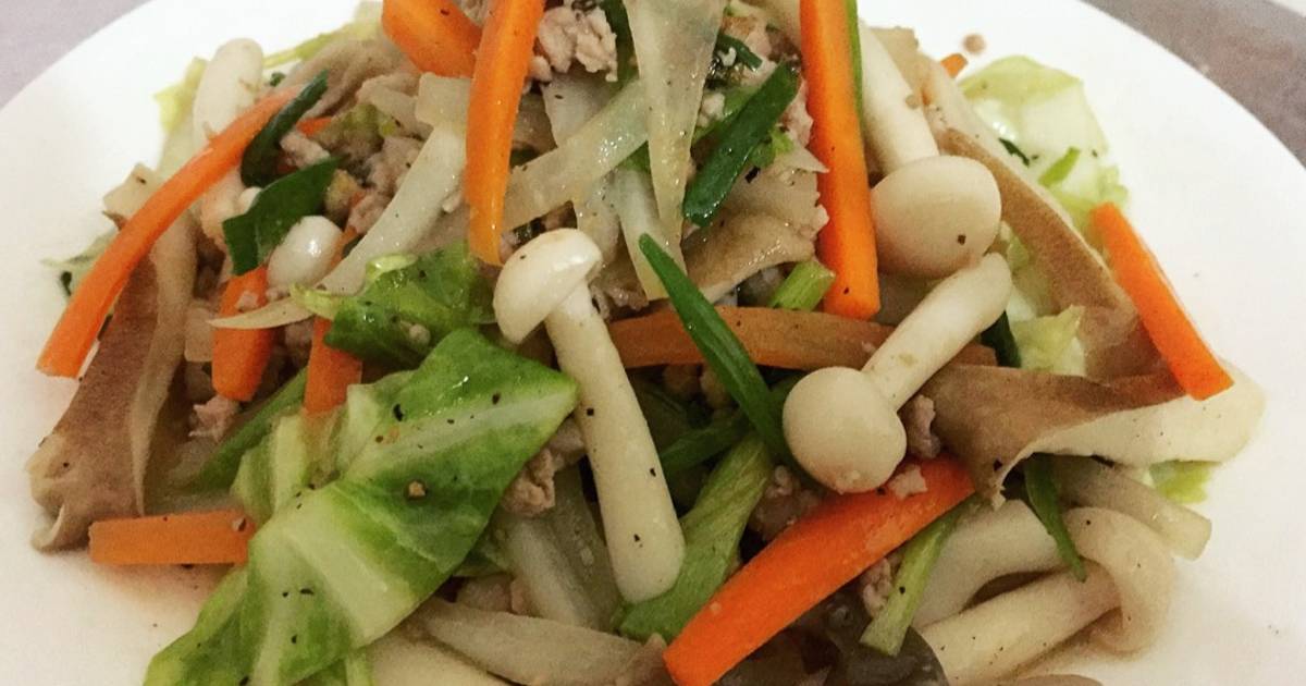 Nấm, thịt xào rau củ