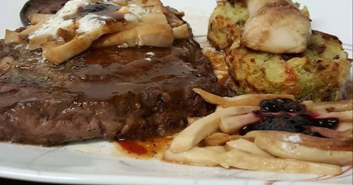Món steak, bông cãi nướng và nấm sò