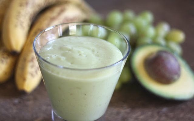 Sinh Tố Chuối Mix Bơ Và Nho