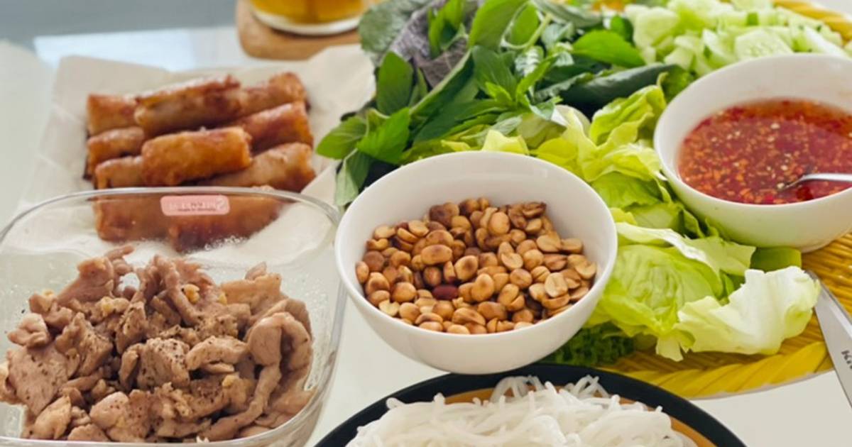 Bún thịt xào