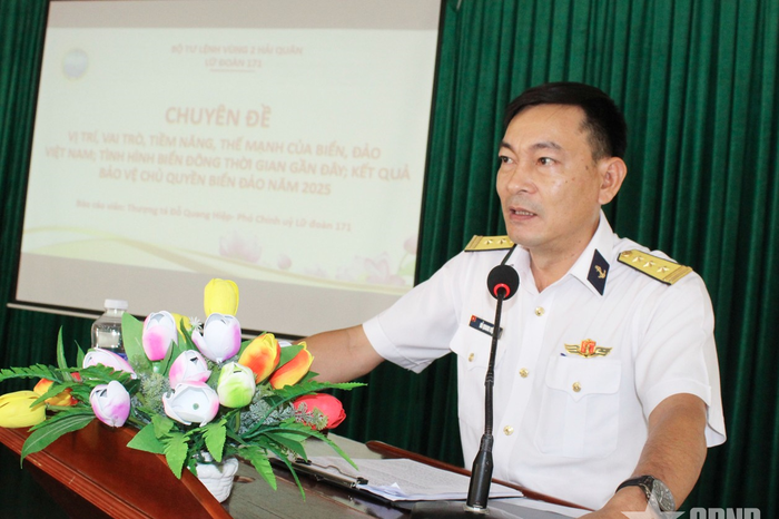 Lữ đoàn 171 (Vùng 2 Hải quân) tuyên truyền biển, đảo tại xã Long Hải, TP Hồ Chí Minh - Báo Quân Đội Nhân Dân