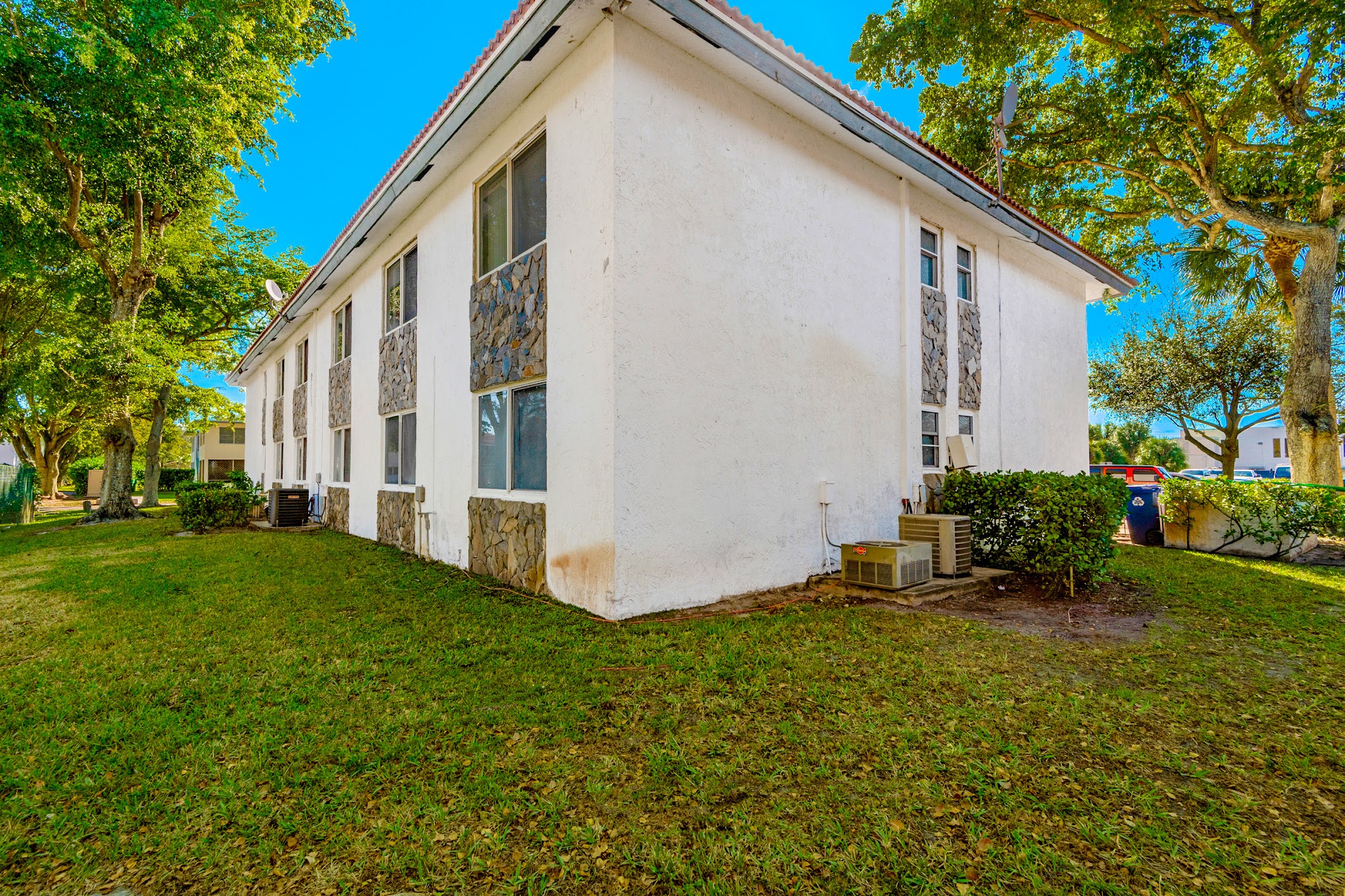 6 Coral Springs Units property photo 30