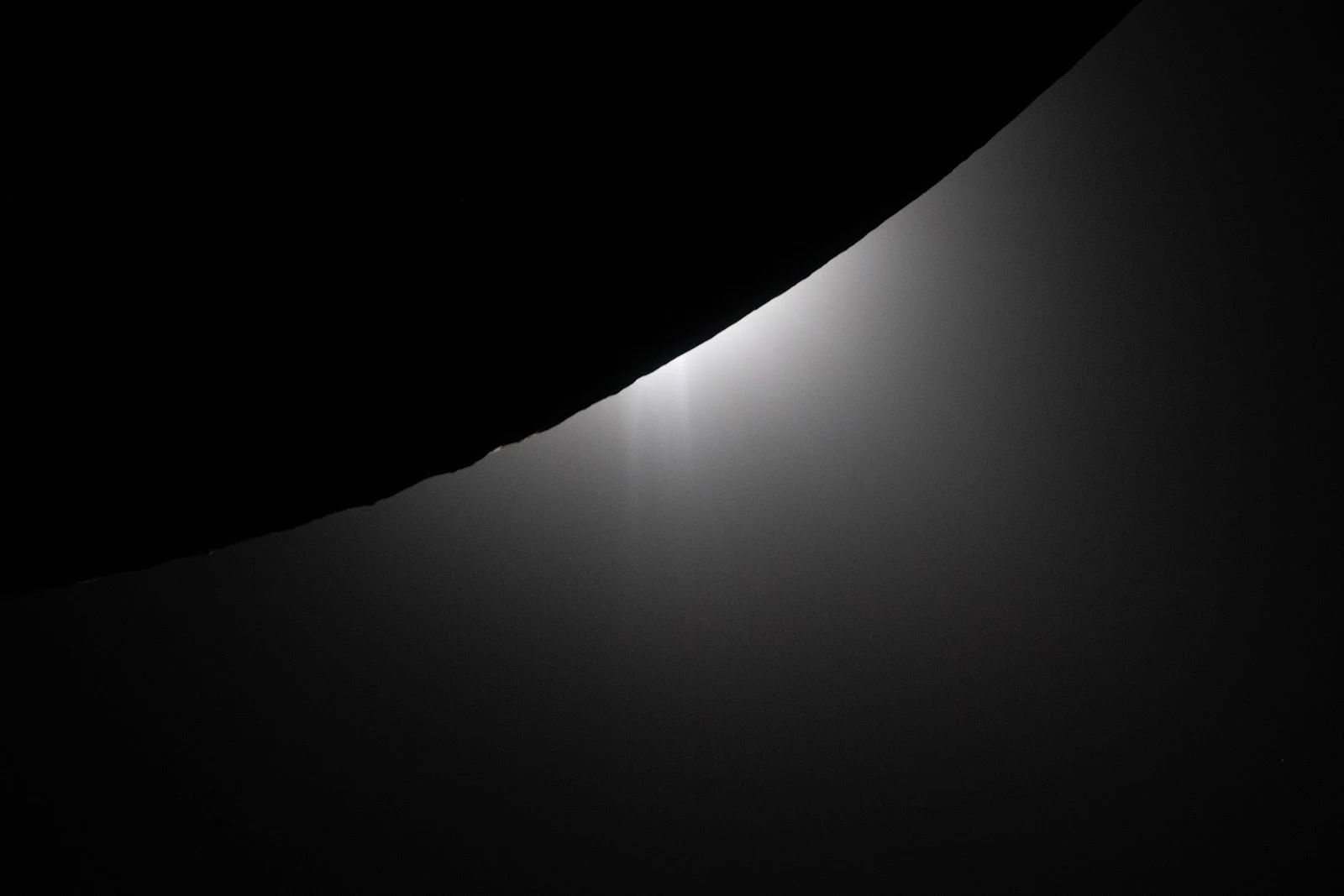 Saturn's Moon Enceladus With Plumes - Space Photography 5K Wallpaper (5568x3712)