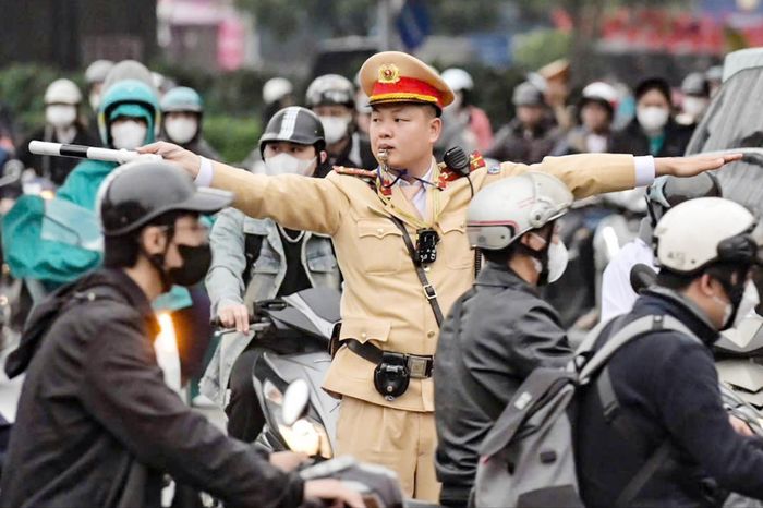 CSGT Hà Nội ứng dụng nhiều sáng kiến góp phần đảm bảo trật tự ATGT - Đài Phát thanh và truyền hình Hà Nội