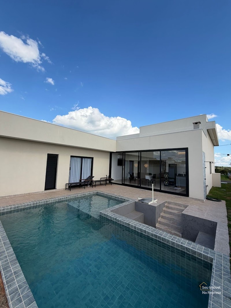 Casa com 3 suítes à venda próximo ao restaurante Casa do Lago no Riviera 13