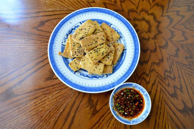 Đậu Hũ Chiên Mè Chấm Sốt Cay