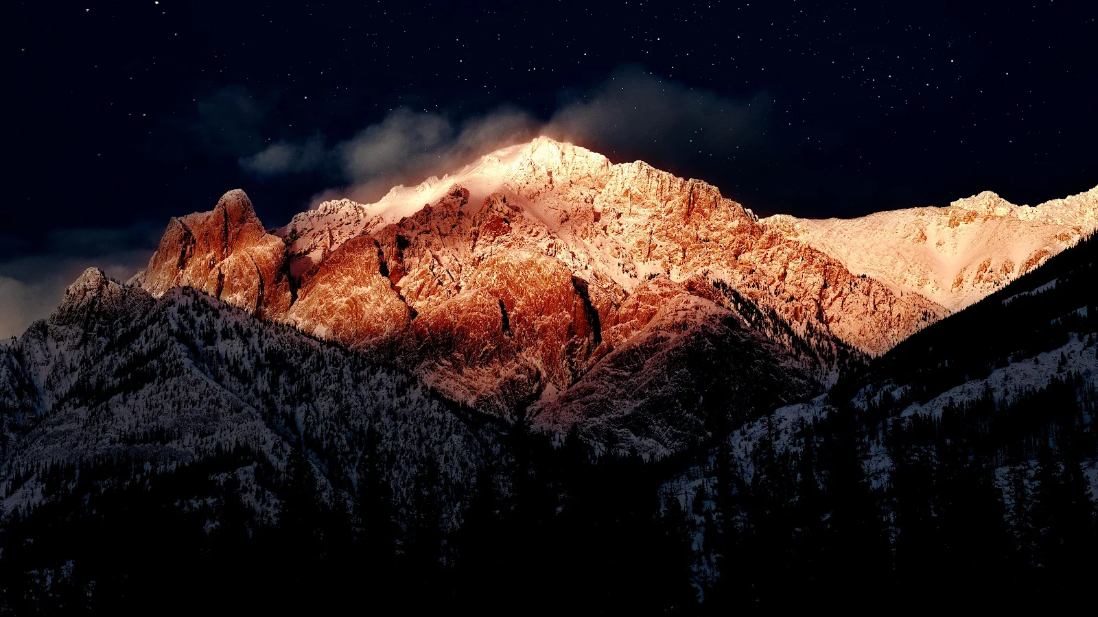 Alpenglow On Snowy Mountain Peak - Landscape Photography 4K Wallpaper (3840x2160)