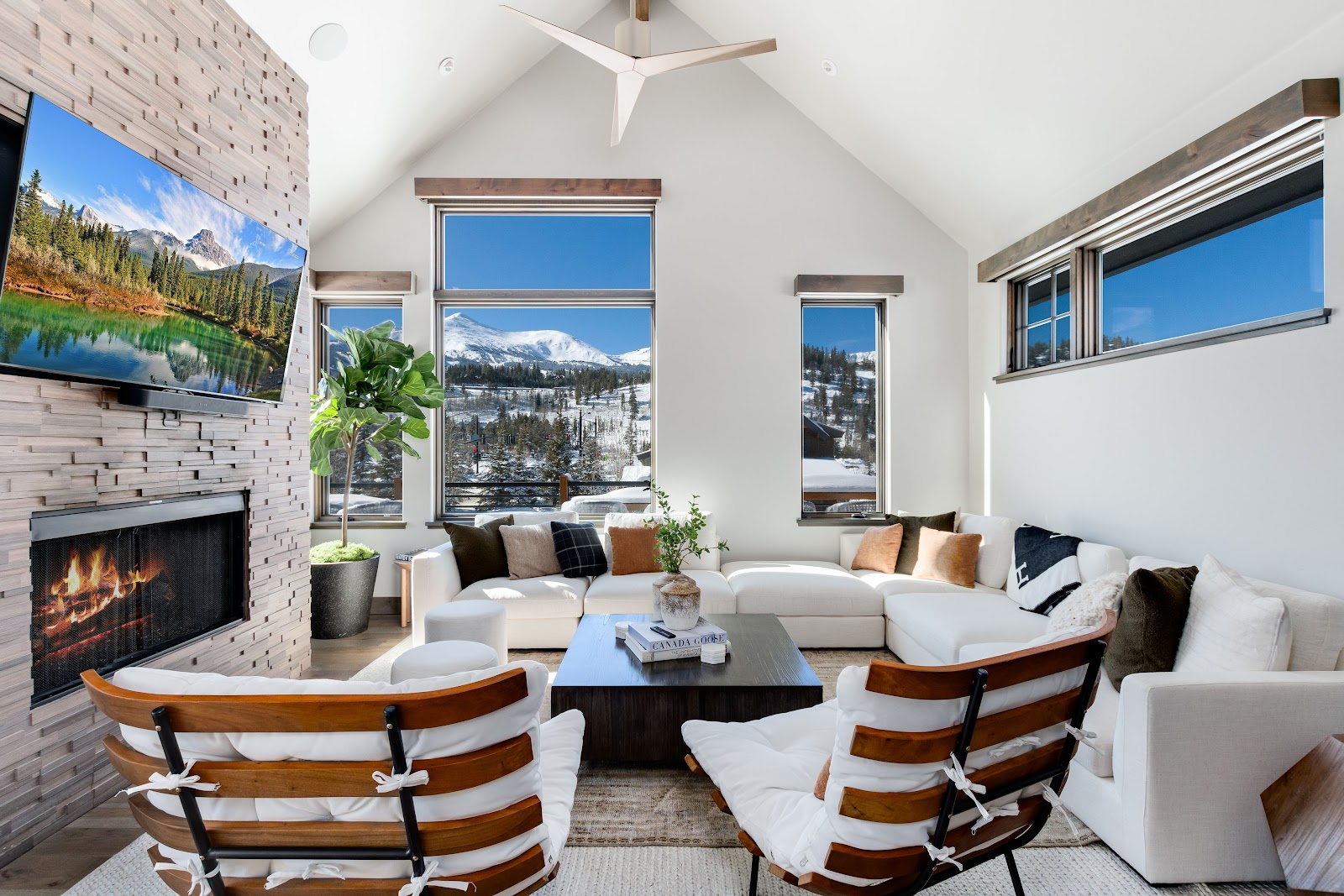 Breckenridge, Colorado, USA — 4-Bed Cabin With Mountain Views