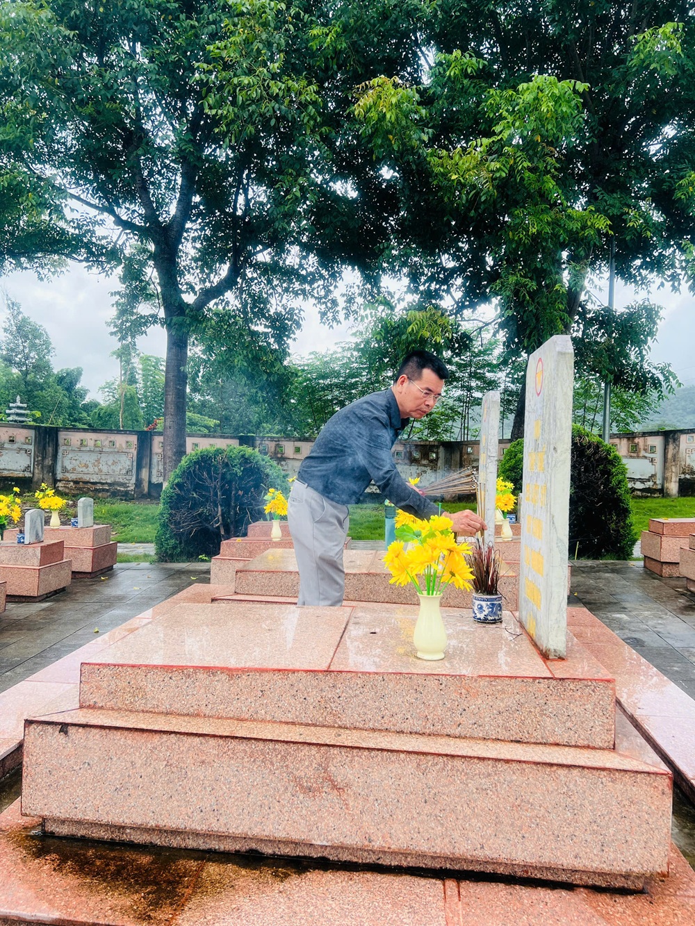 Trường Đại học Tây Bắc thành kính dâng hương tưởng nhớ, tri ân các anh hùng, liệt sĩ