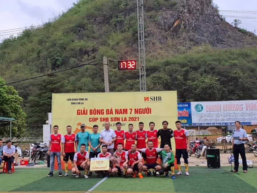 Đội bóng đá nam Trường Đại học Tây Bắc tham gia giải vô địch cup SHB Sơn La năm 2021