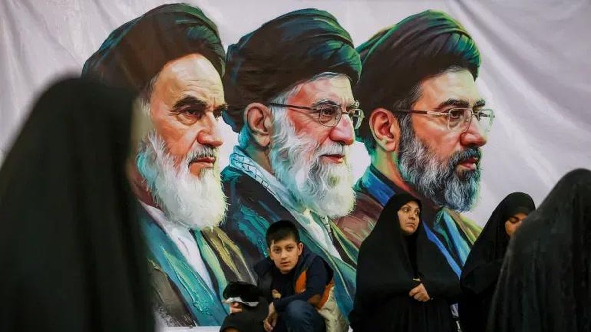 Lãnh tụ Tối cao tăng vai trò trong bộ máy lãnh đạo Iran - Tạp chí Tri thức