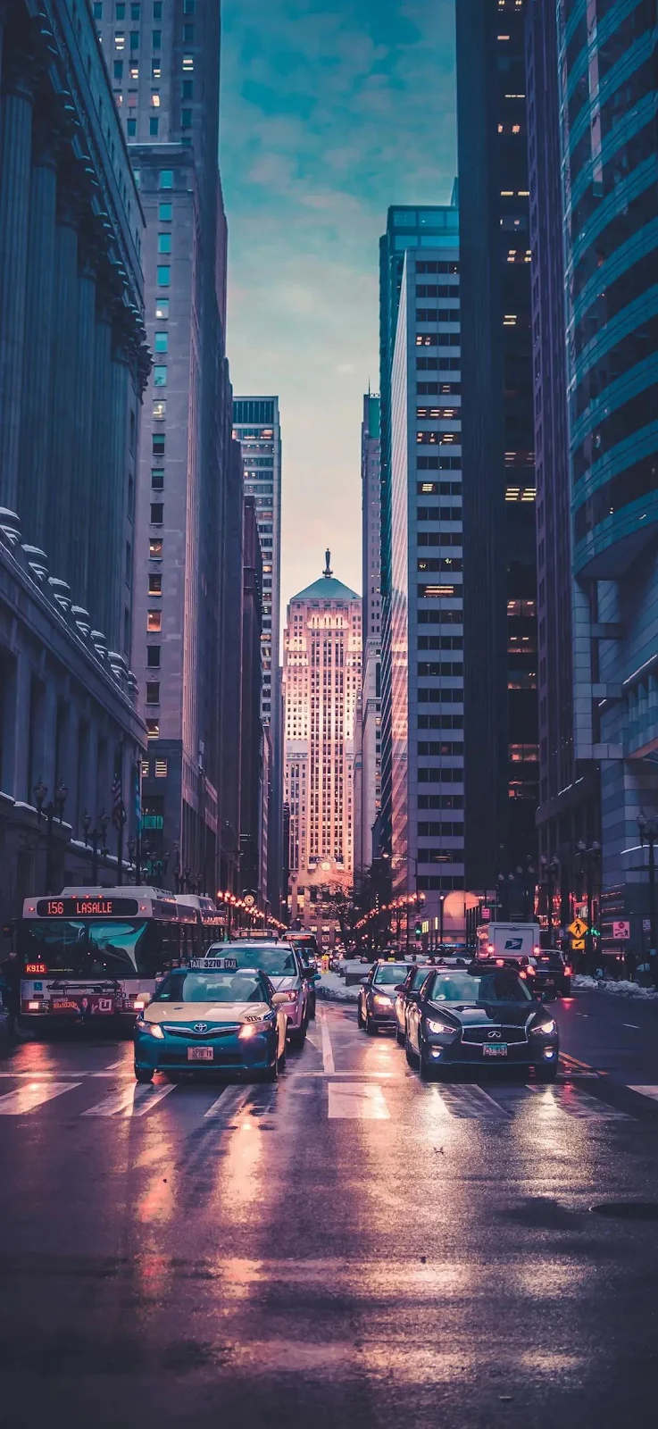 LaSalle Street in Chicago at Dusk - Urban Photography Full HD iPhone Wallpaper (1080x2346)