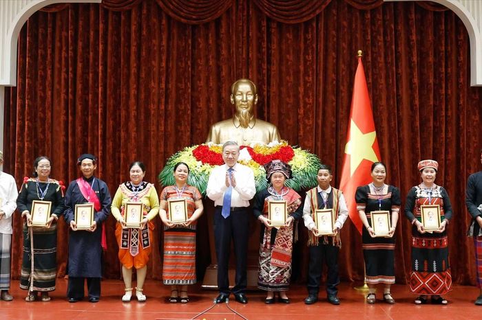 Các già làng, trưởng bản là nhân tố củng cố khối đại đoàn kết toàn dân - Đài Phát thanh và truyền hình Hà Nội