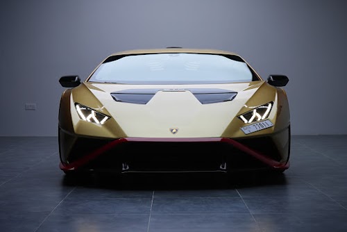 Lamborghini Huracan STO Golden