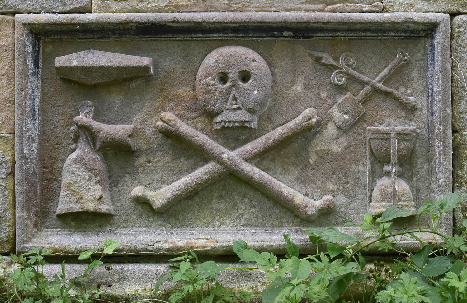 Mounteagle_Symbols_Provost_Houstons_Tomb_Rosemarkie_18Aug2023.jpg