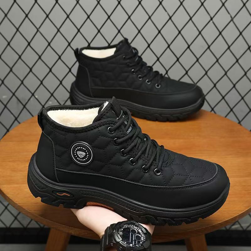Insulated men's winter boots with thick sole