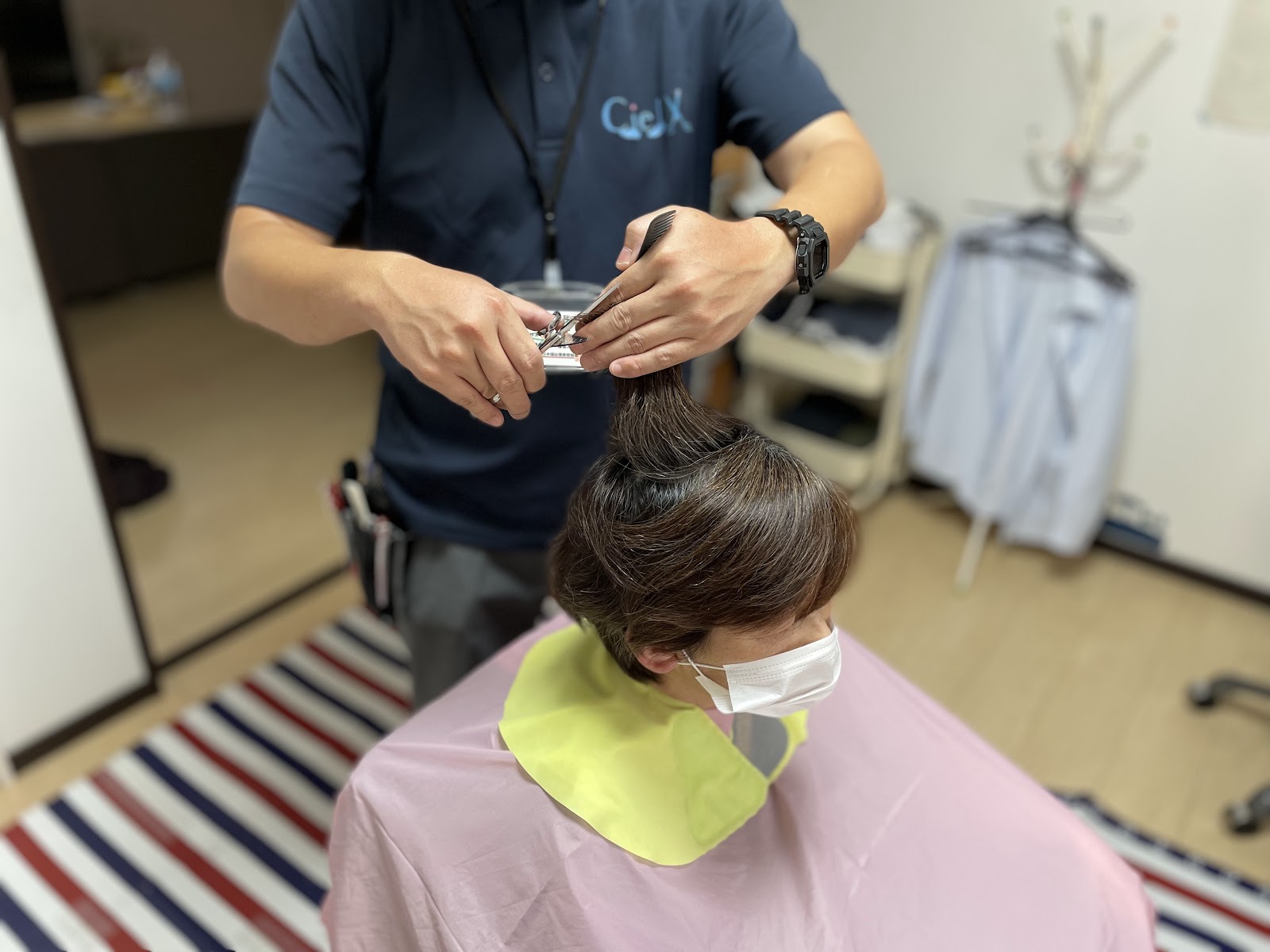 カット施術の様子