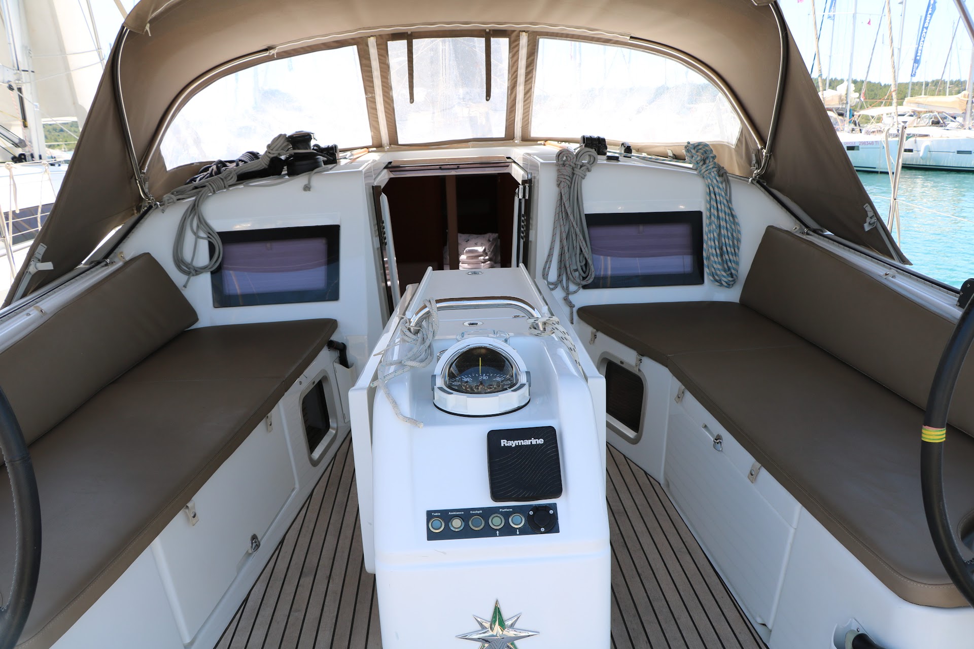 Evelyne, Jeanneau Sun Odyssey 410, photo 3