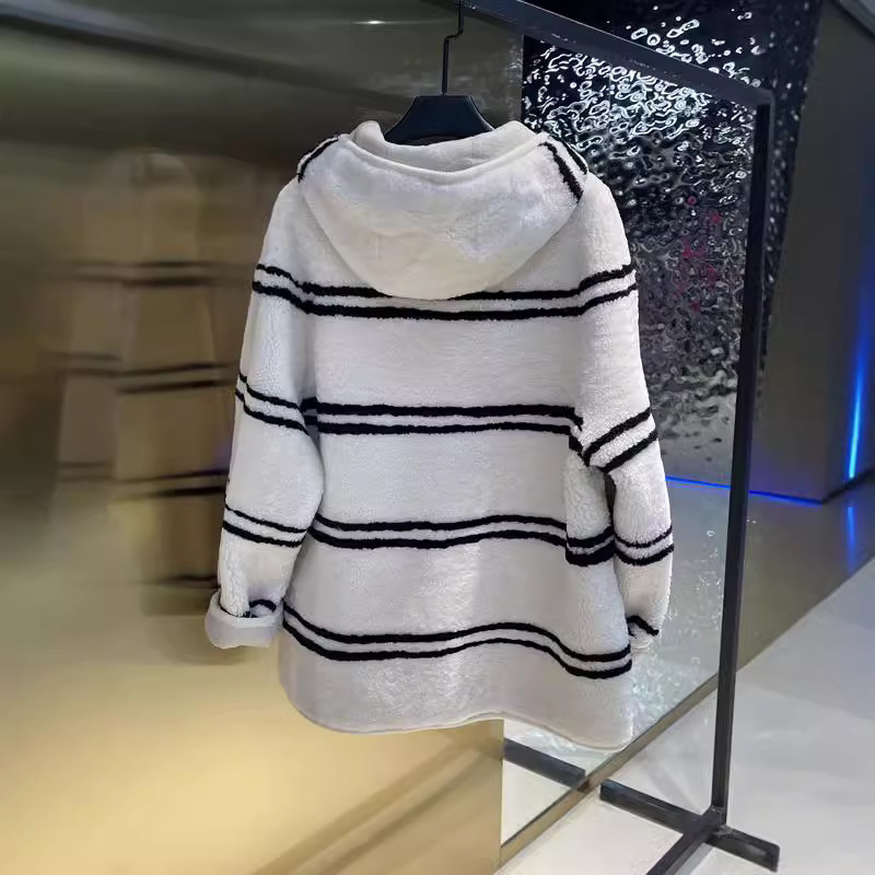 Lamb fleece coat with hood and stripe pattern