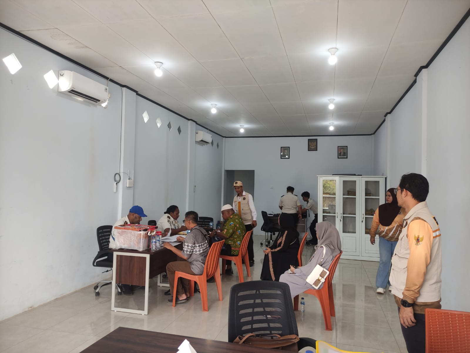 Foto kegiatan 3 Foto perekaman oleh imigrasi passport di Kemenhaj Boven Digoel