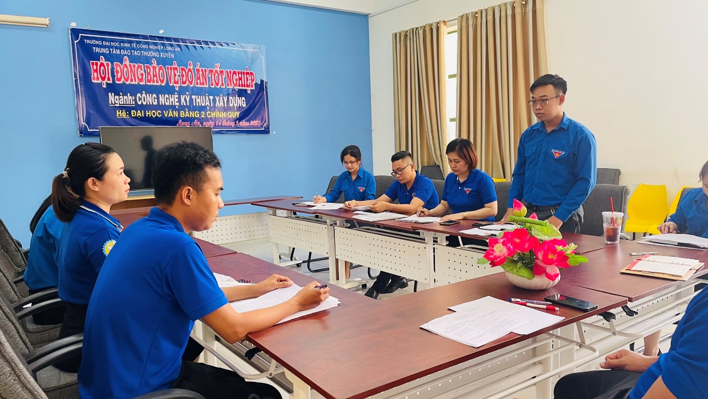 Các đồng chí trong BTV Đoàn trường lần lượt báo cáo trước ban kiểm tra, giám sát về tiến độ thực hiện GUTĐ trong 6 tháng đầu năm 2023