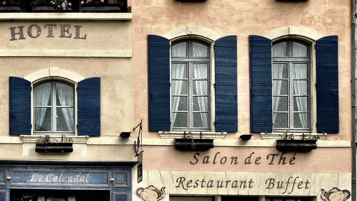 유럽 여행 시 지역별 숙소 가격대와 예약 플랫폼별 최저가 찾는 법