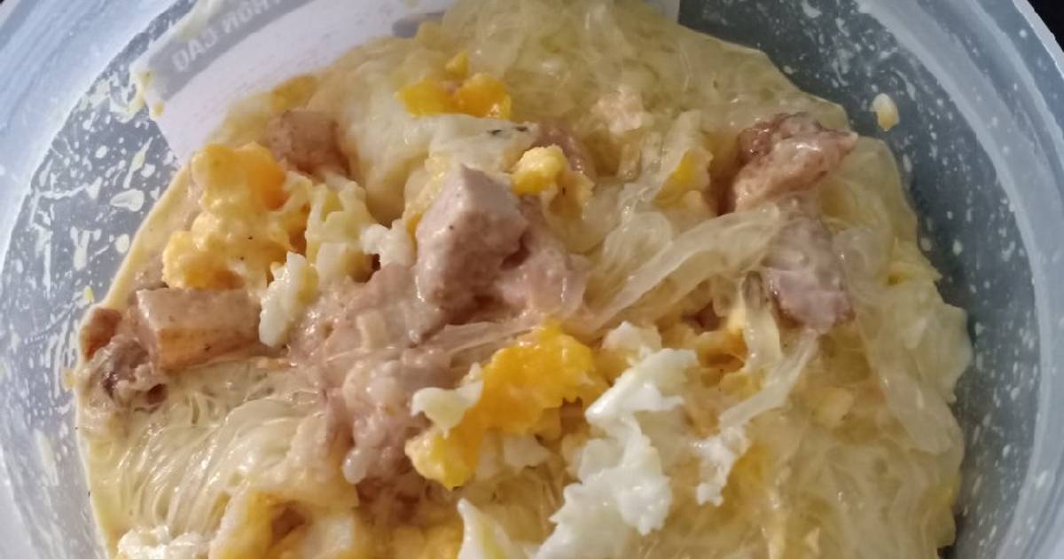 Miến trộn keto với trứng, thịt heo chiên và sốt mù tạc