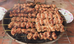 Thịt nướng kim tiền này ngon nhất là ăn cùng với bánh hỏi hay bánh ướt, rau thơm chắc chắn sẽ đem cho gia đình một bữa ăn trọn vẹn đó. Có cách làm thịt nướng kim tiền này rồi các bạn thử vào bếp trổ tài nhé.