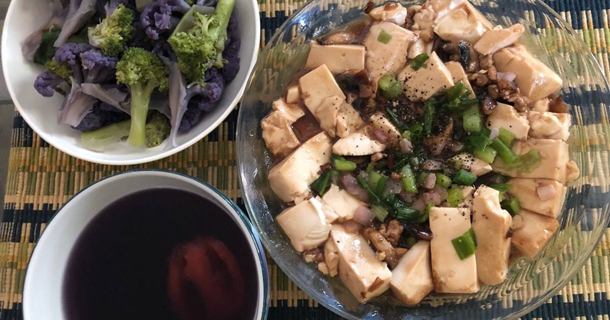 Đậu hủ rim thịt và bông cải luộc