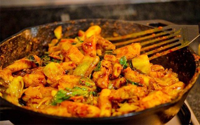 Thịt Gà Xào Bắp Cải