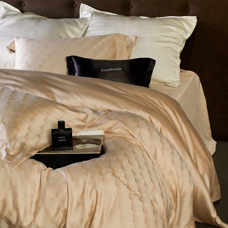 Lyocell bedding set with geometric pattern