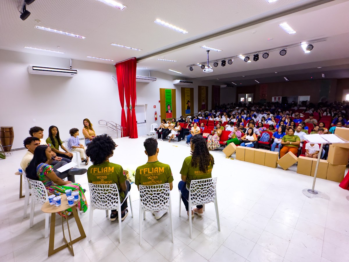 Registro de atividade educativa e cultural em Mairi