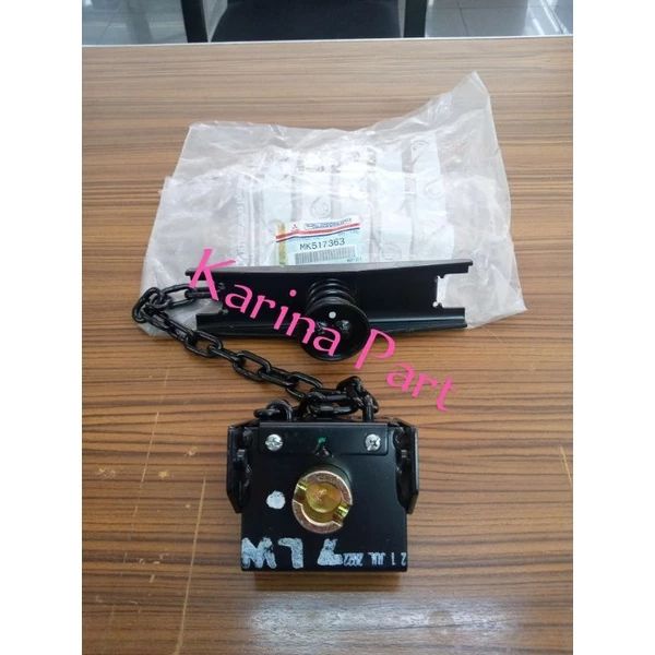 Gantungan Ban Serep Canter 6 Ban Original Mitsubishi MK517363 untuk Keamanan Berkendara