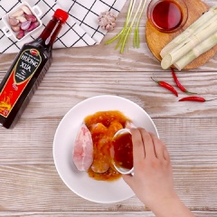 Sau đó, ướp cá với hỗn hợp trong 30 phút cho cá thấm đều gia vị.