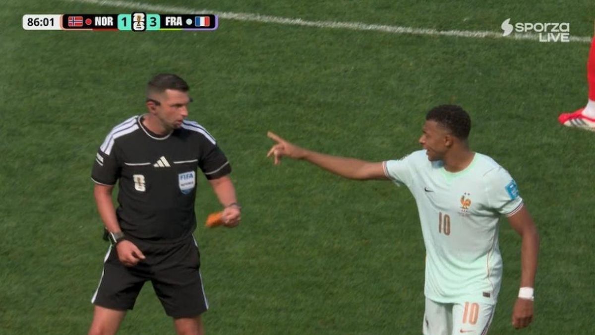 Khoảnh khắc Mbappe 'chỉ đạo' trọng tài gây bão mạng - Tạp chí Tri thức