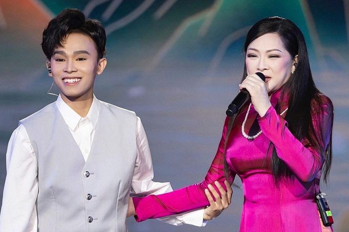 Như Quỳnh hát 'Giấc mơ cánh cò' với Hồ Văn Cường, phản ứng khi khán giả nhắc Phi Nhung - Tạp chí SaoStar