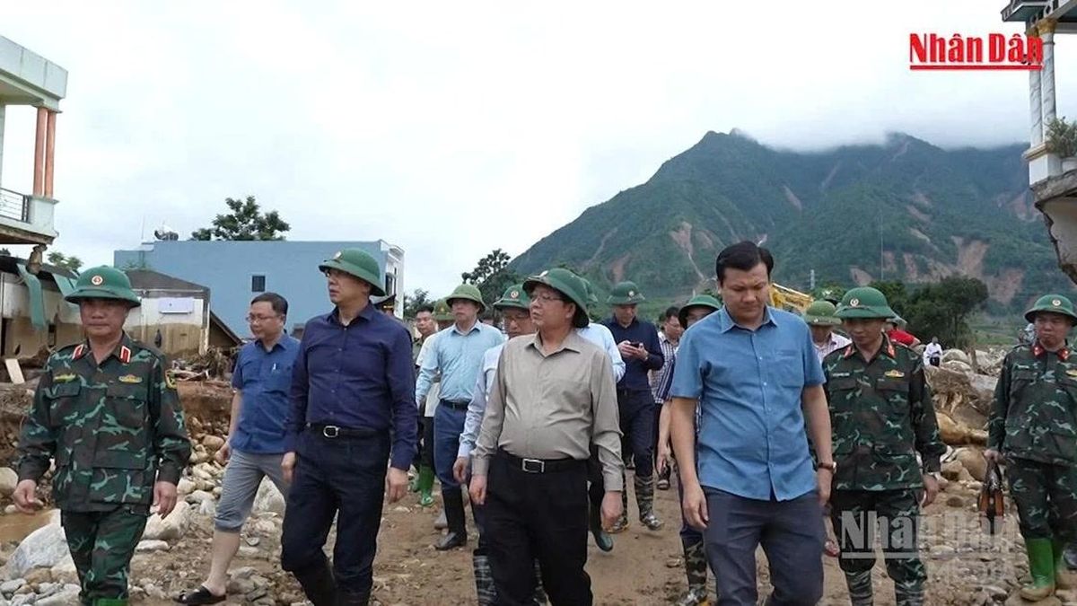 [Video] Phó Thủ tướng Hồ Quốc Dũng chia sẻ mất mát với bà con Mường Than - Báo Nhân Dân