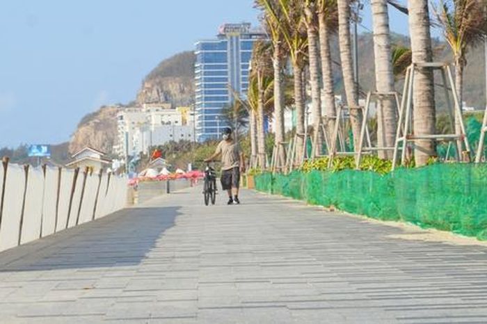 Công viên Bãi Sau Vũng Tàu 'hồi sinh' sau những ngày cát phủ - Báo Người Lao Động