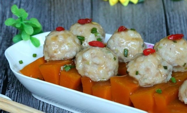 Thịt Viên Hấp Bí Đỏ