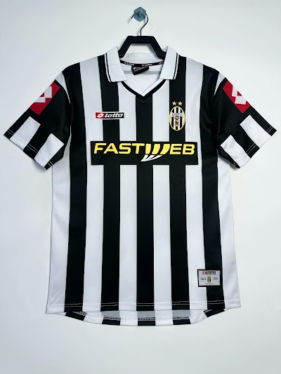 Retro 2001-02 Juventus Local @lumorasports.jpeg