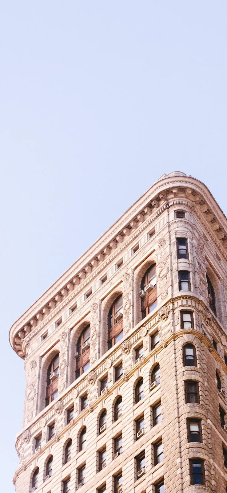 Flatiron Building Against Pale Sky - Architectural Photography 2K iPhone Wallpaper (1576x3417)