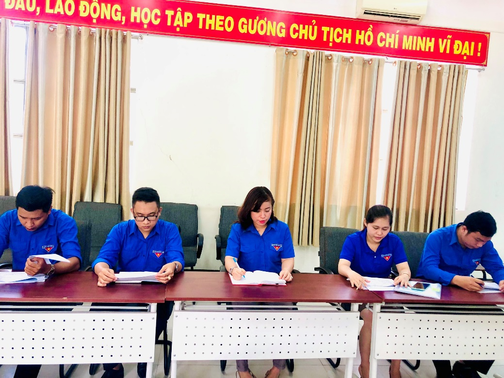 Đại diện BTV Đoàn trường