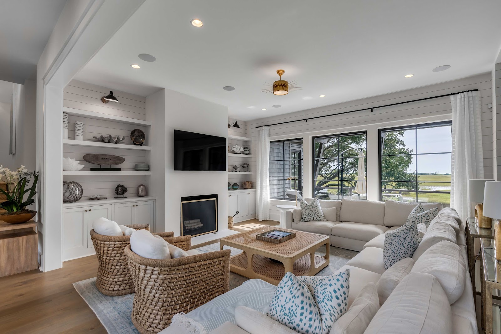 Johns Island, South Carolina, USA — 5-Bed Cabin With Fireplace 2