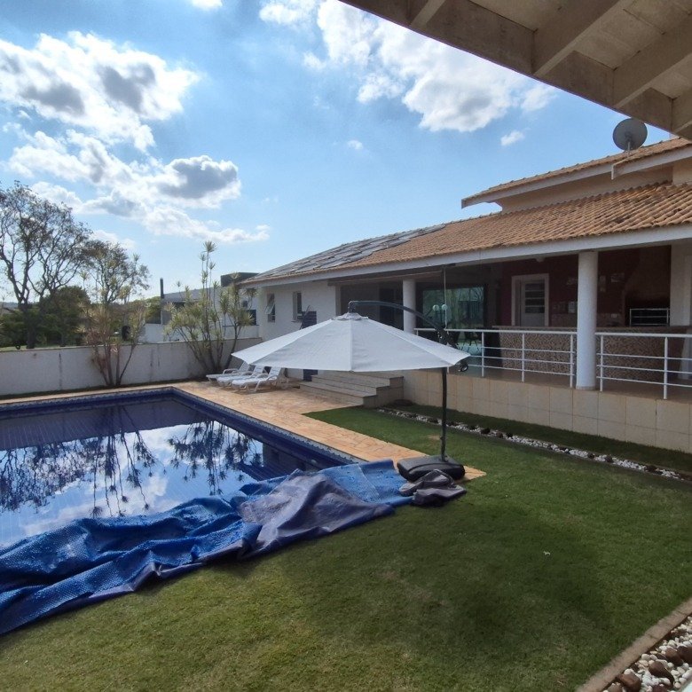 Foto 8 de Casa terréa com 4 suítes na Quadra GW Iate, um terreno amplo de 1.250m² e 320m² de construção