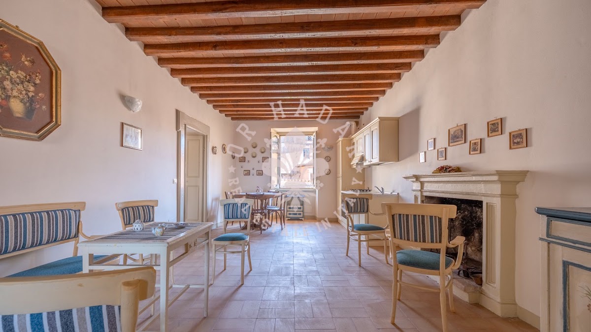 פאלאצו פטרוני (Palazzo Petroni) — 22