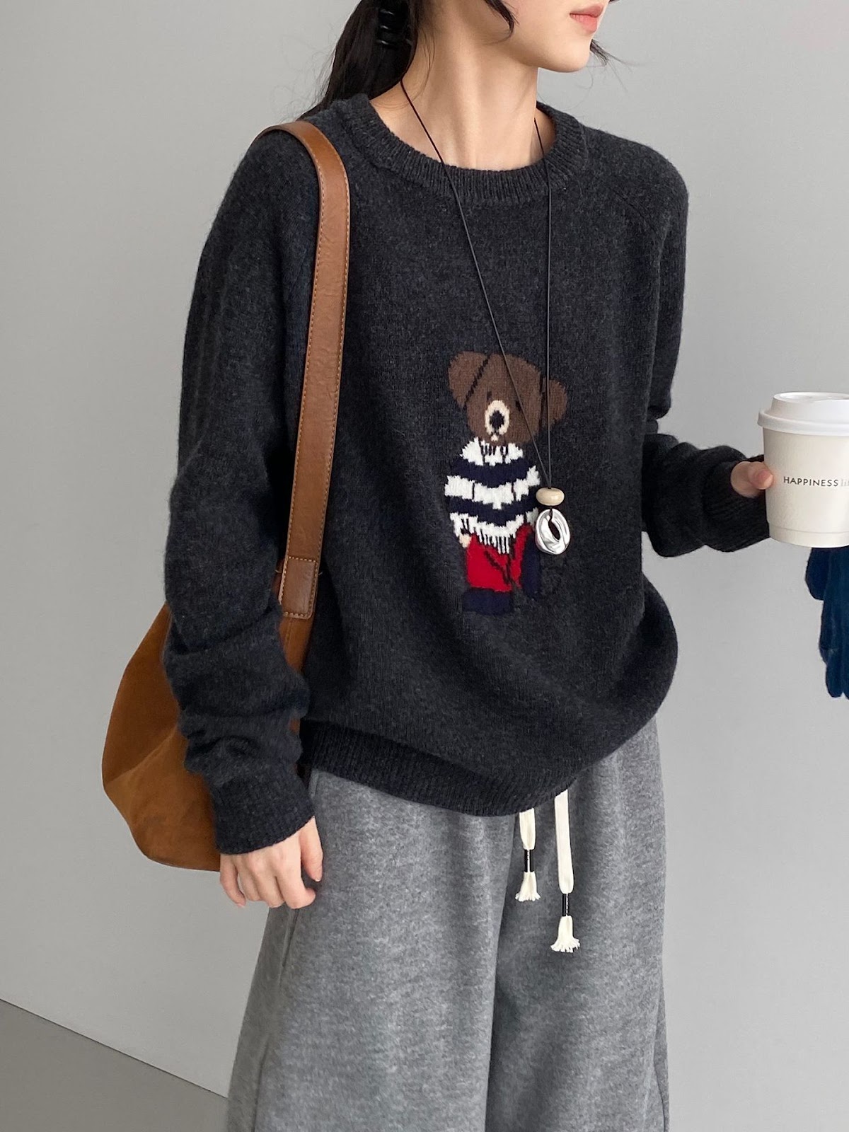 Women's knitted sweater, round neckline, bear embroidery