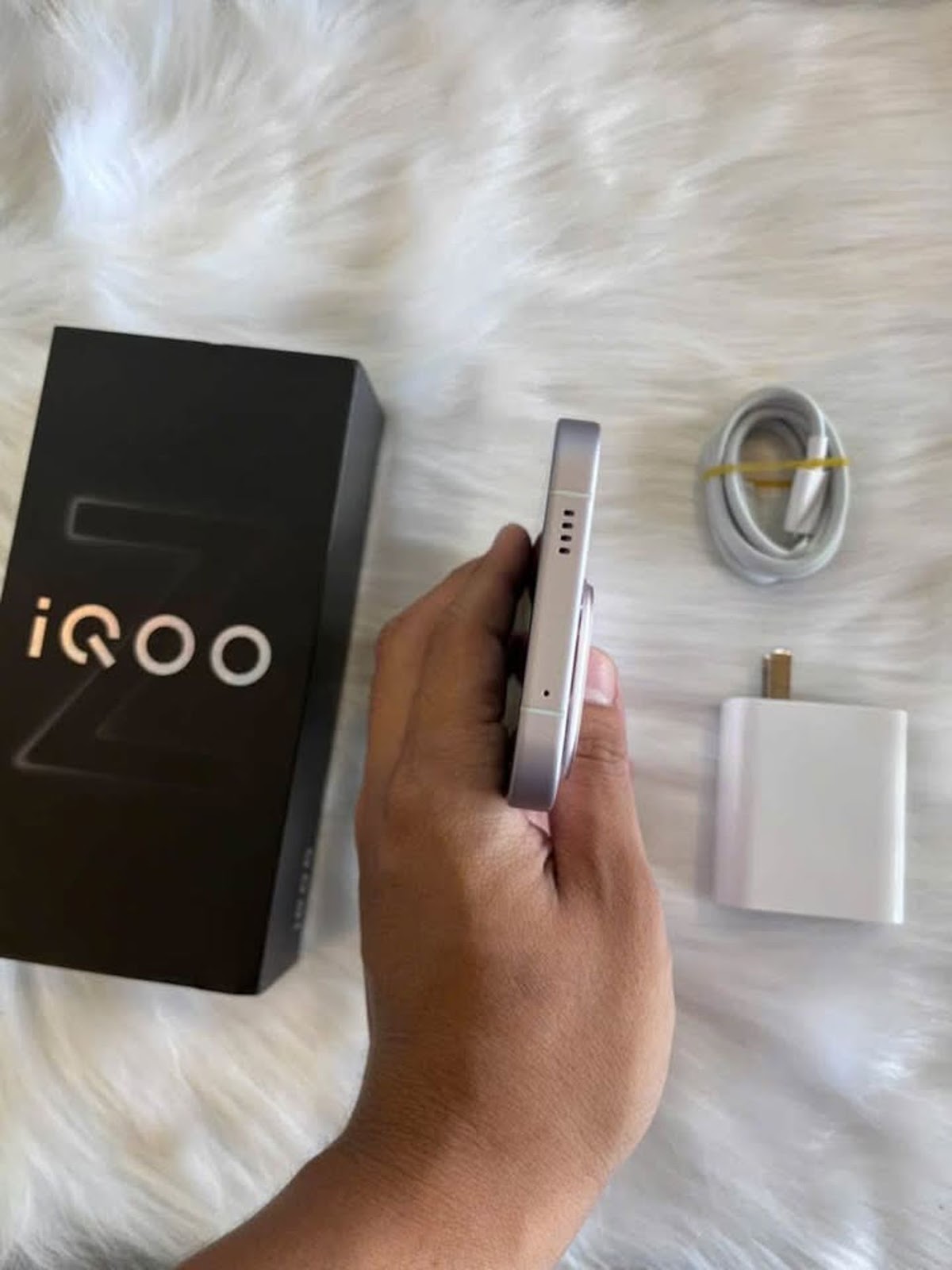 𝗶𝗤𝗢𝗢 𝗭𝟭𝟭 𝗧𝘂𝗿𝗯𝗼 12GB/256GB – SNAPDRAGON 8 GEN 5, 200MP CAMERA, 7,600mAh BATTERY