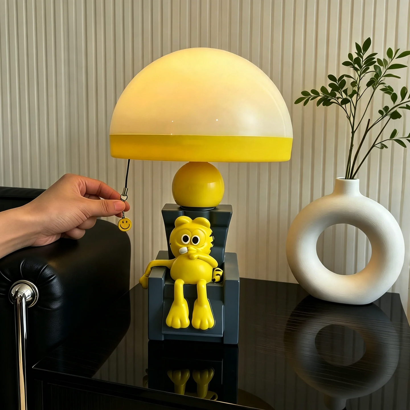 Table lamp cat in deck chair, cartoon