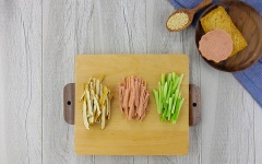 Xà lách rửa sạch để ráo. Ham chay cắt que, chần sơ qua nước sôi, để ráo. Đậu phụ cắt que. Dưa leo cắt que. Cải bó xôi lấy phần lá, chần qua nước sôi.